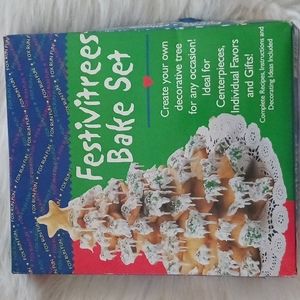 Festive Trees Bake Set